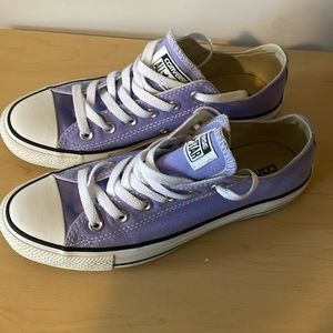 All star converse lo top, worn only once or twice. Size 8 (women shoe is unisex